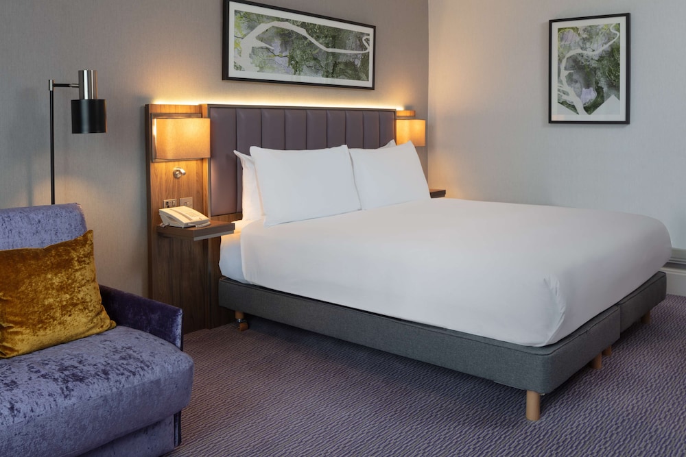 Doubletree By Hilton Edinburgh Airport 12/84