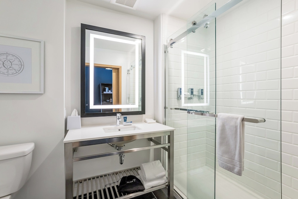 غرفة تقليدية بسرير كينج لذوي الإعاقة، Four Points By Sheraton Elkhart 5/5