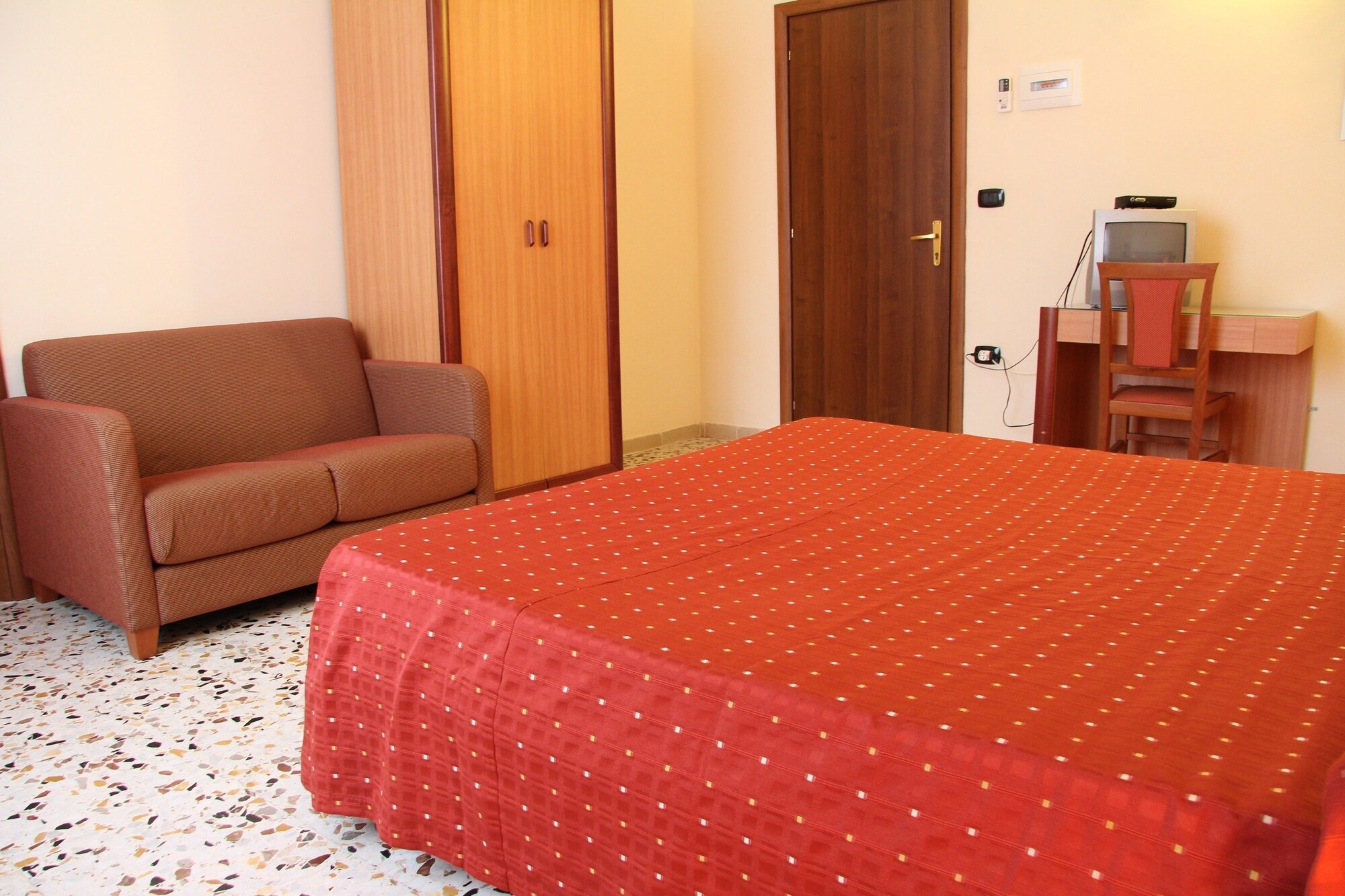 ROOM, TRIPLE
