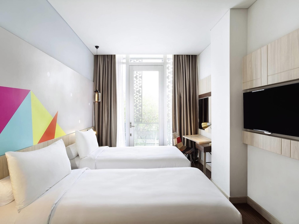 SUPERIOR, TWIN BEDS, BALCONY