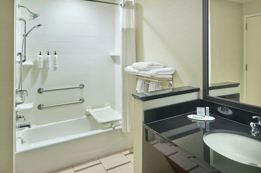 Fairfield Inn And Suites Jackson 25/26