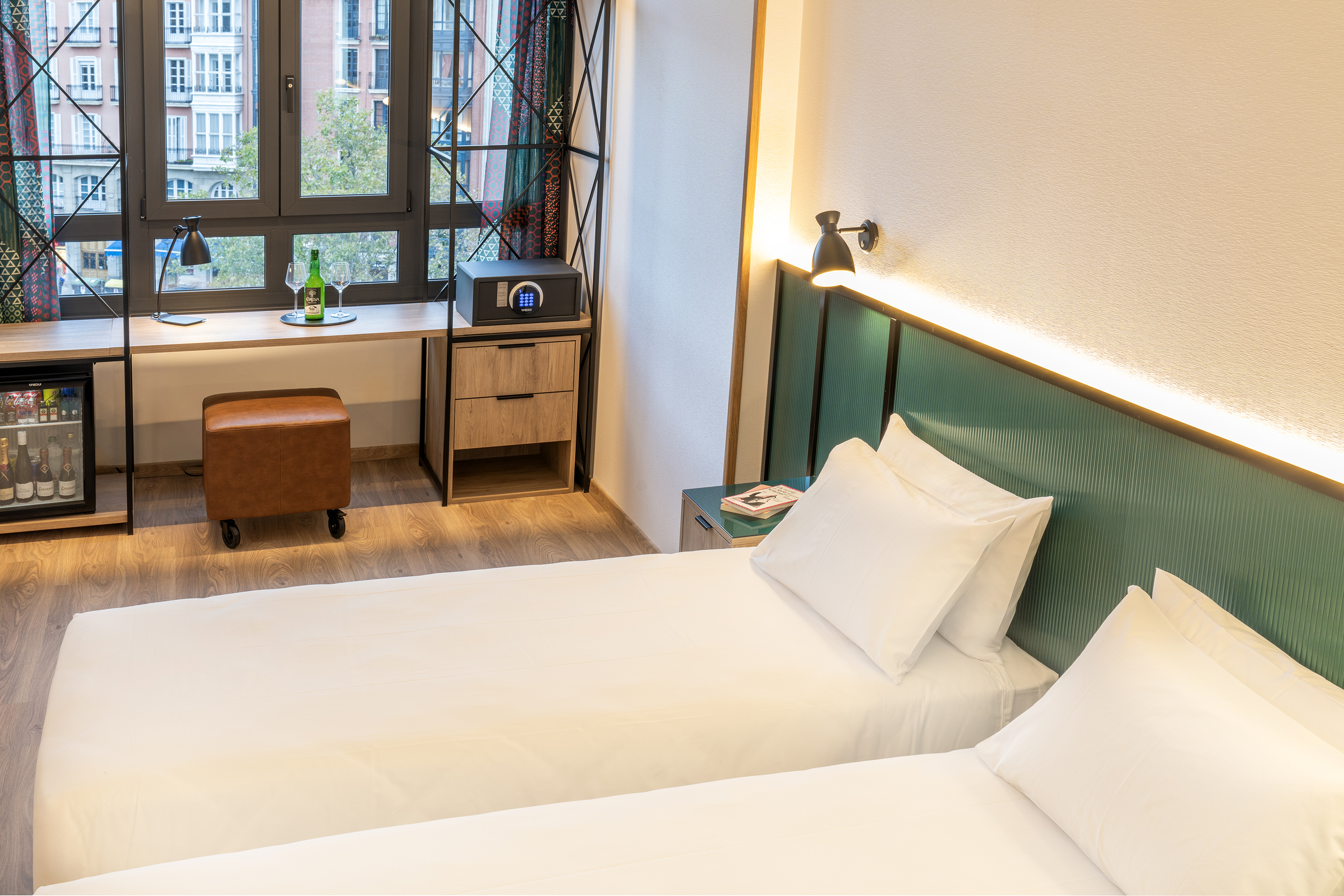 Axel, City, Double or Twin Bed