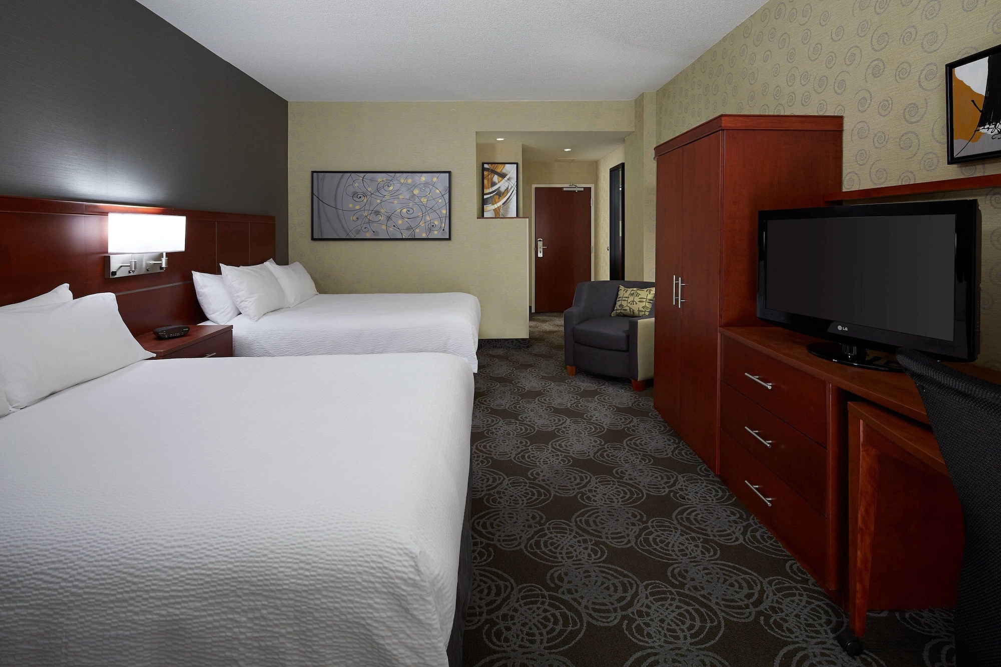 2 Queens Room