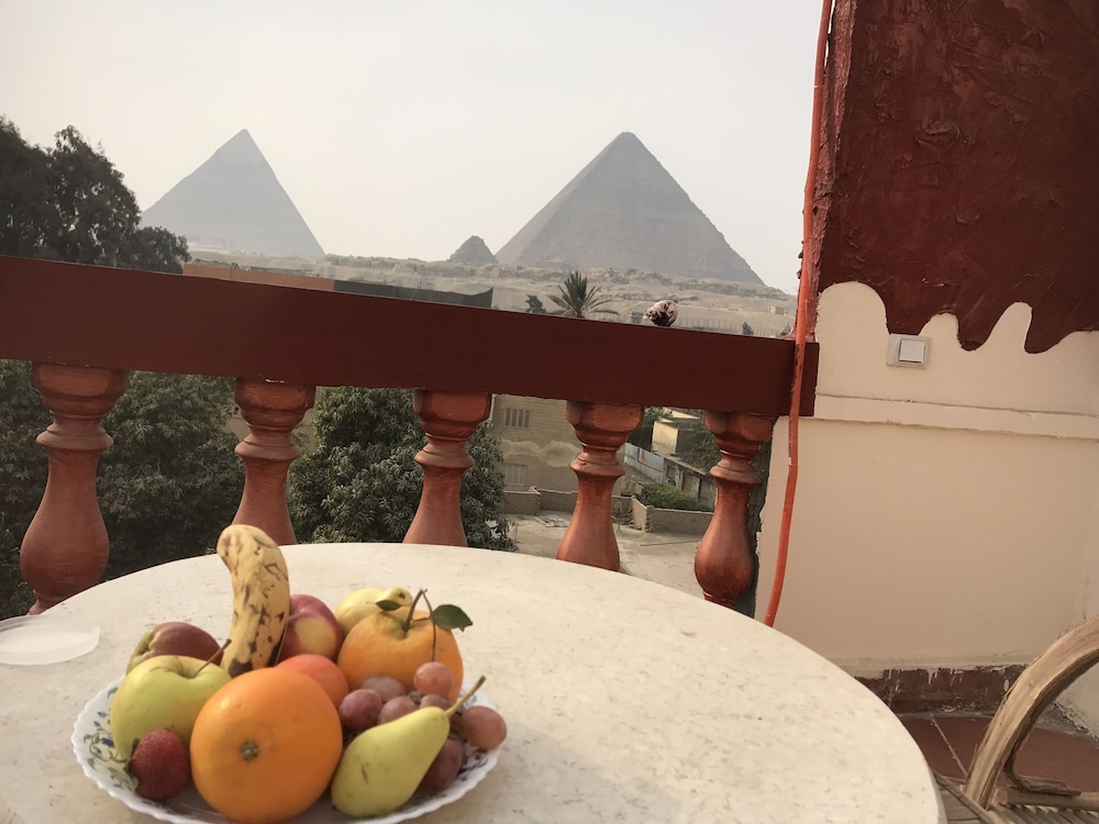 3 Pyramids View Inn 34/47