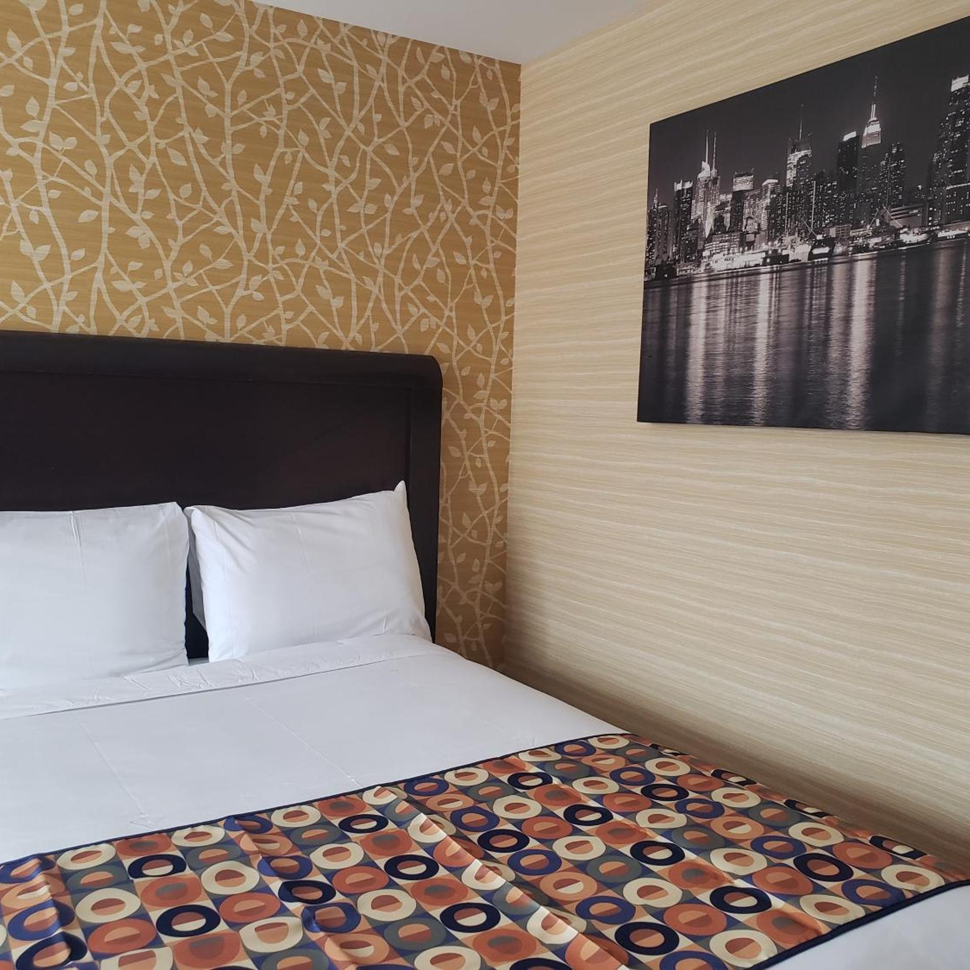 Elmhurst Hotel 28/50