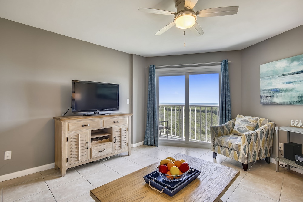 Ocean Pointe Suites Hotel 28/38