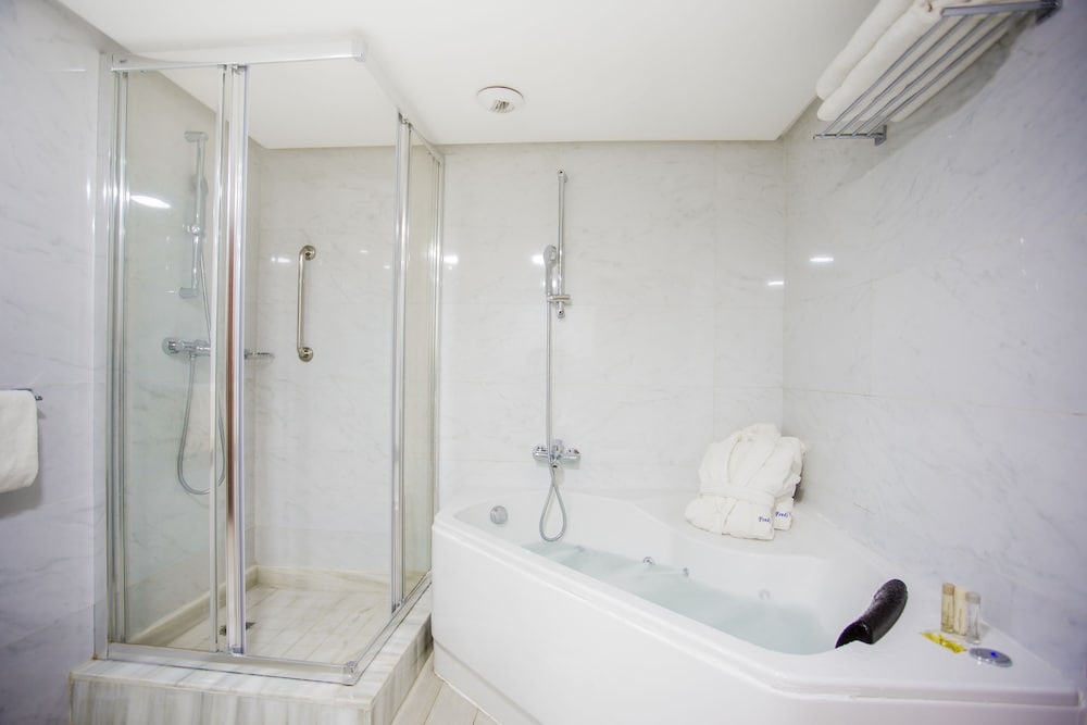 Fredj Hotel And Spa 47/48