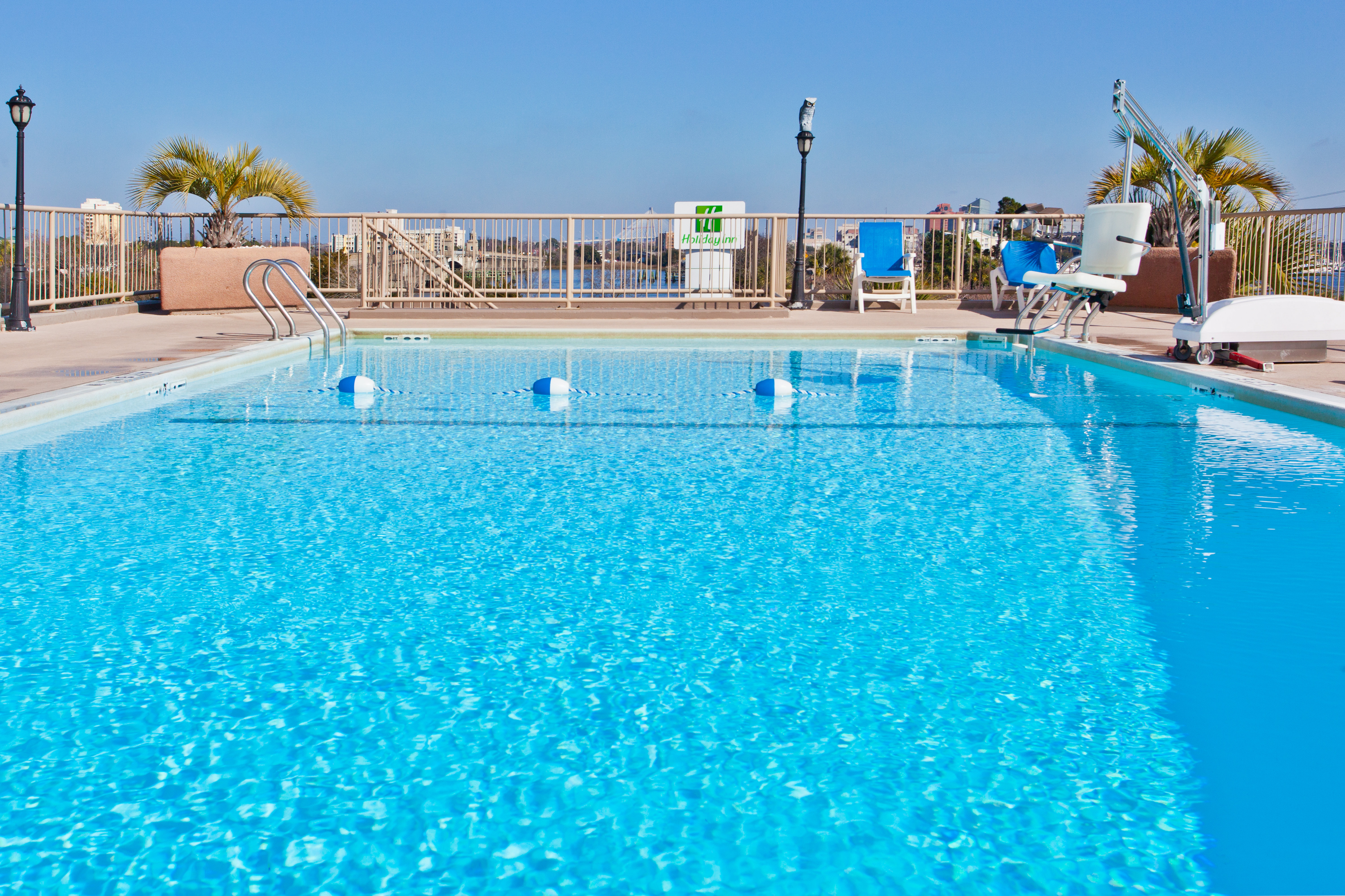 Holiday Inn Riverview 35/59