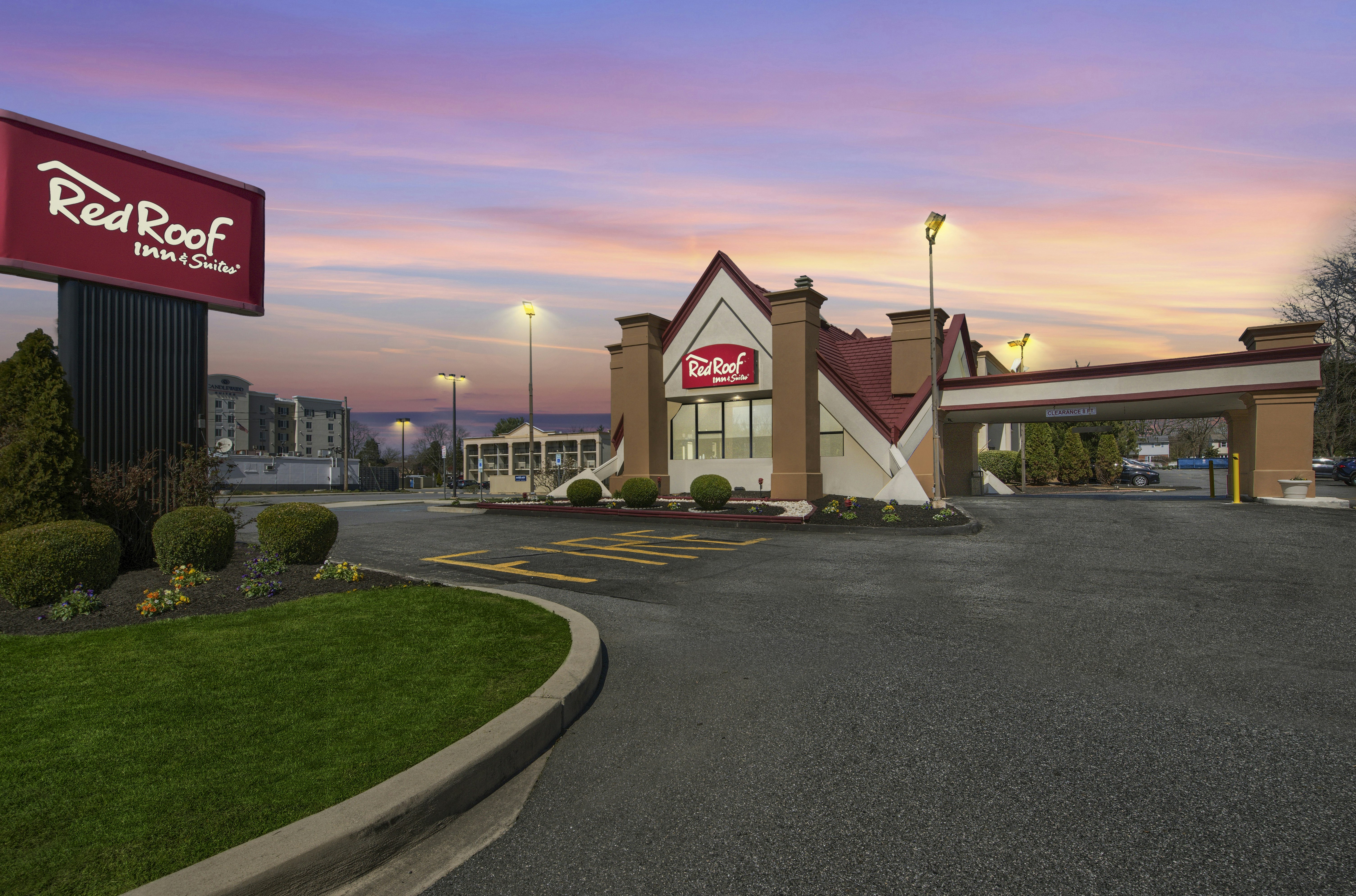 Red Roof Inn Suites Newark University 26/26