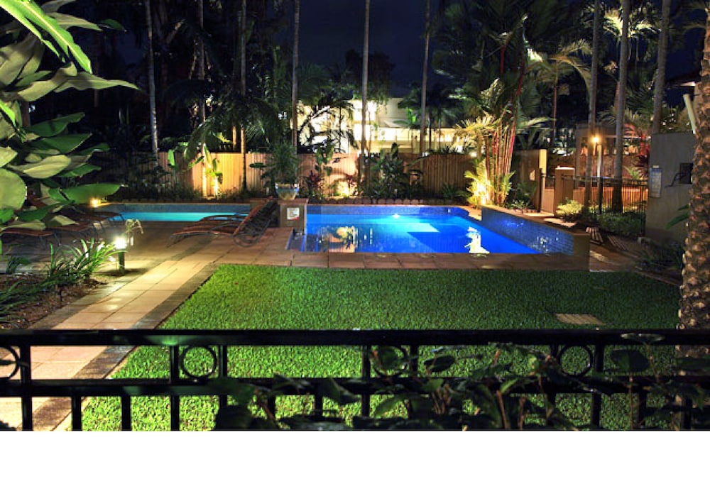 Reef Club Resort 8/35