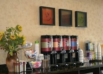 Hampton Inn Suites Lodi 59/65