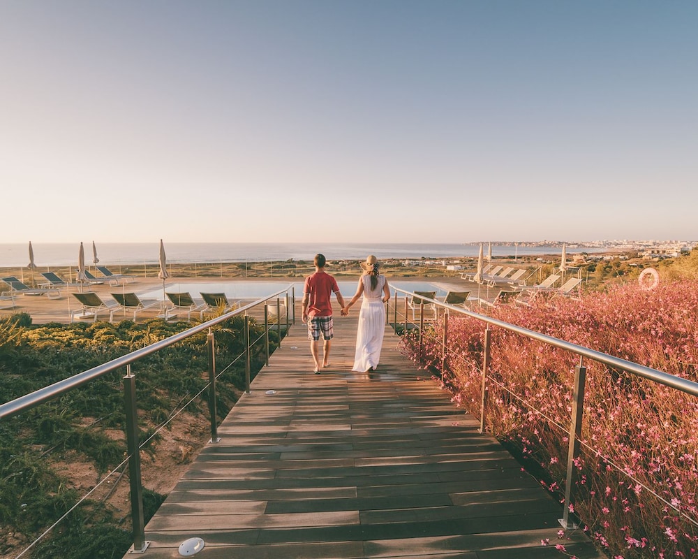 Palmares Beach House Hotel 58/60