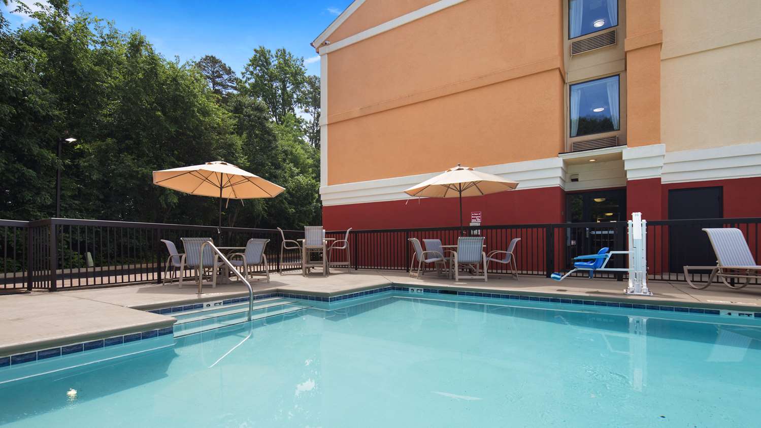 Best Western Plus Huntersville Inn & Suites Near L 4/8