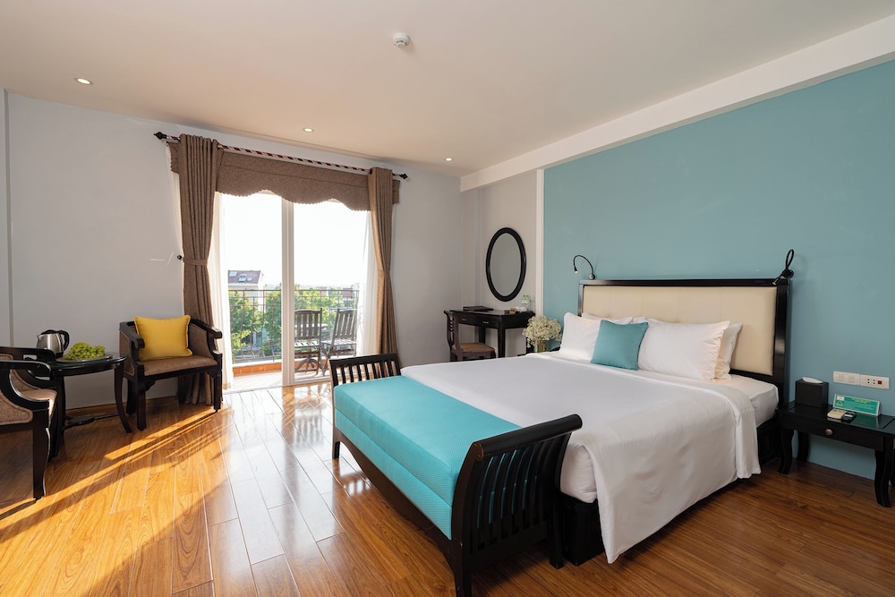 JUNIOR, DOUBLE BED, CITY VIEW, BALCONY