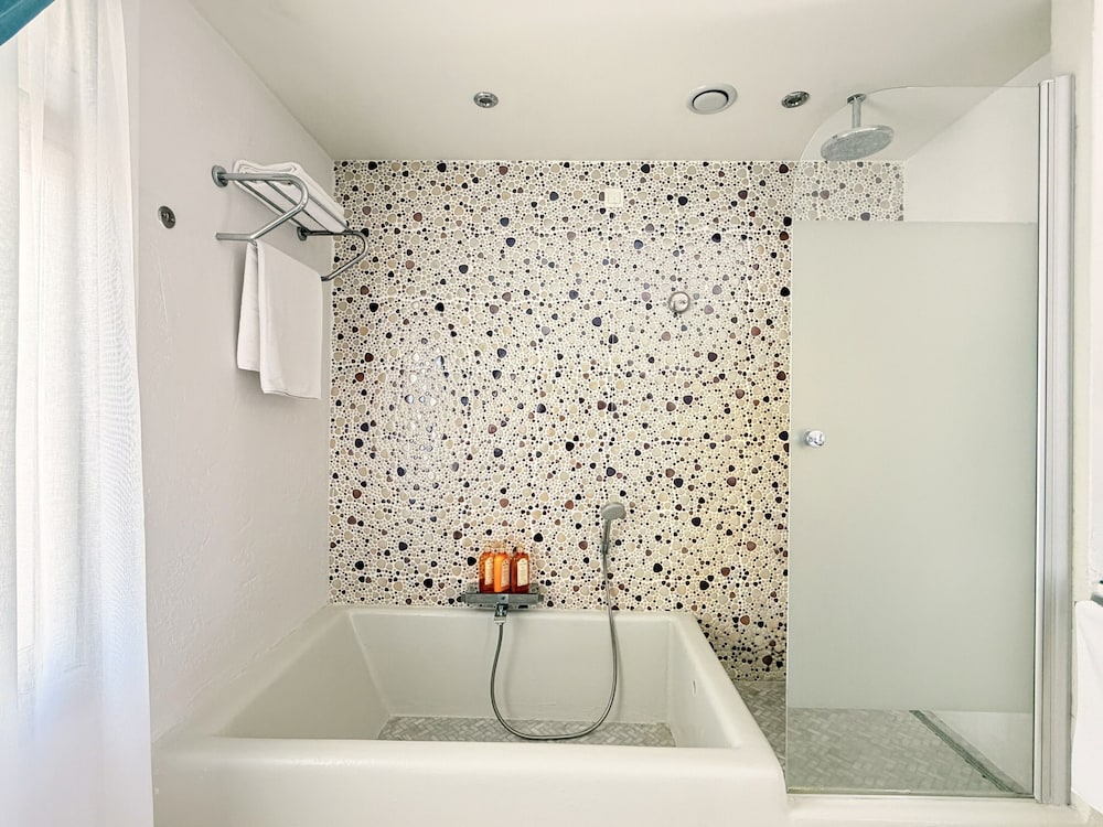 جناح سوبيريور بسرير كينج، Marge Hotel 5/6