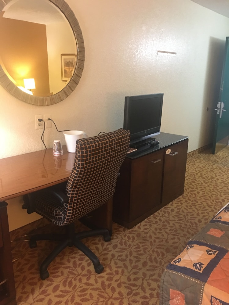 A Victory Hotel-Southfield 27/28