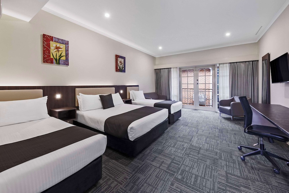 Upstairs, Family, Queen and Twin Beds