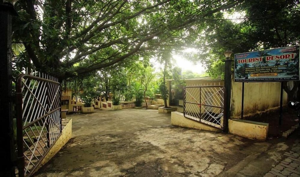 Tourist Resort 13/17