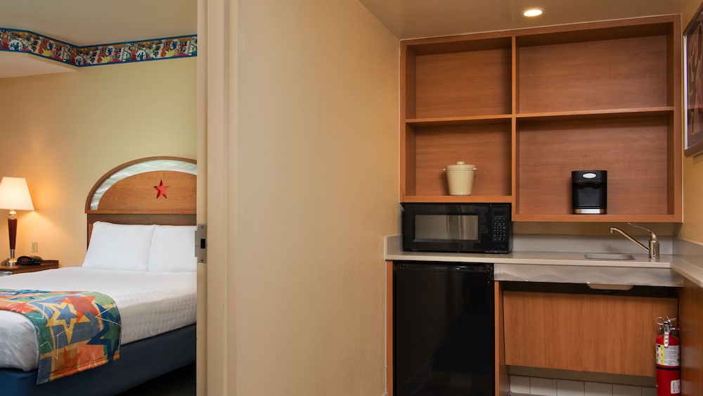 Disneys All Star Music Resort 20/50