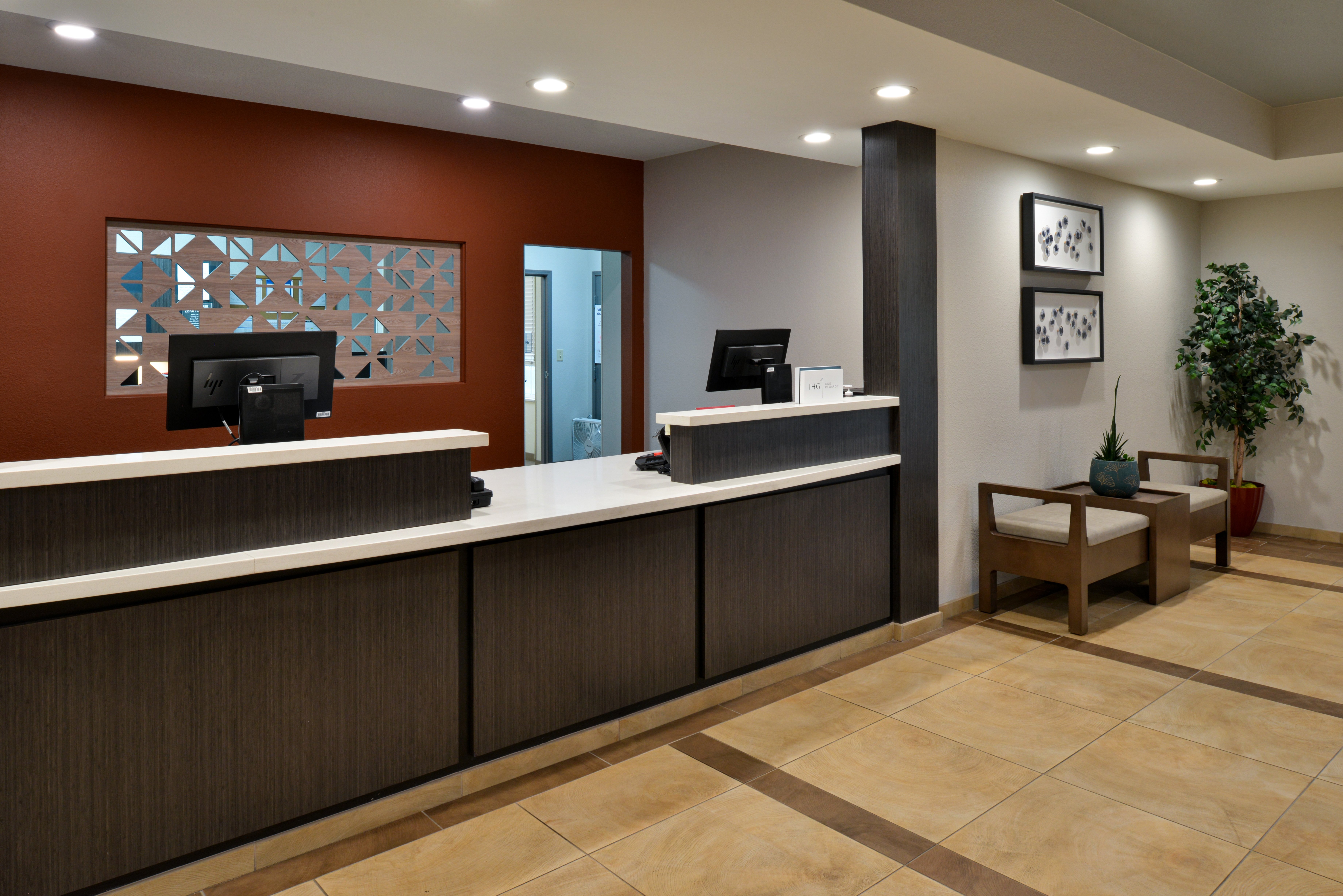 Candlewood Suites St. Joseph 8/54