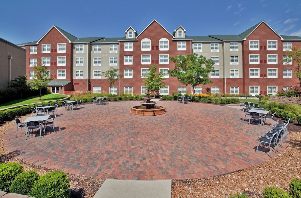 Holiday Inn Express Hotel & Suites St. Louis West-O Fallon 66/71
