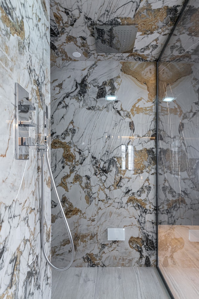 Le Dortoir Multi Storey Luxury Suites 27/50