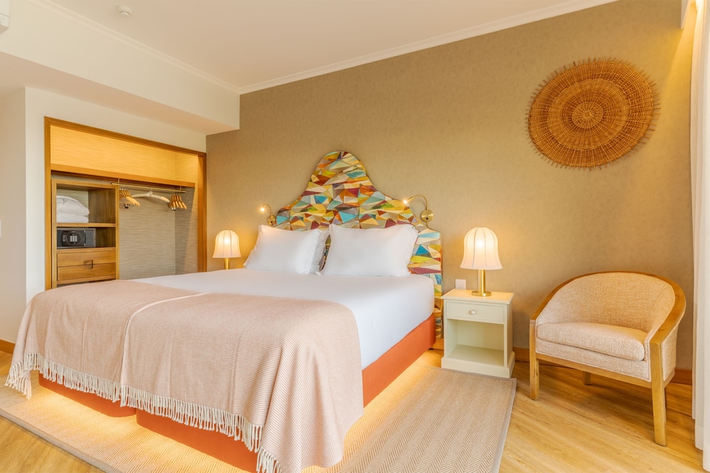 Suite, Double Bed, Lateral Side Sea View