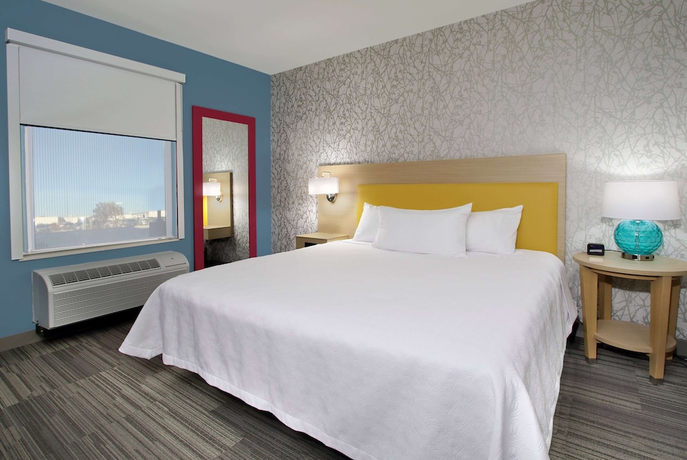 غرفة بسرير كينج، Days Inn & Suites By Wyndham Beaumont West / I-10 & Walden 2/7