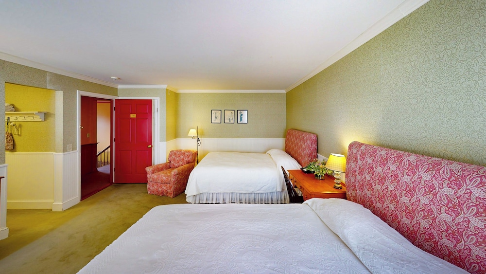 Village, 2 Queen Beds