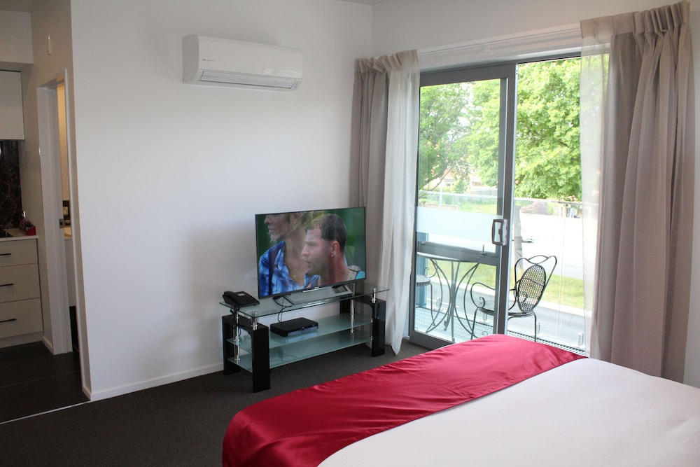 استوديو بسرير كينج، Bealey Plaza Motel 2/3