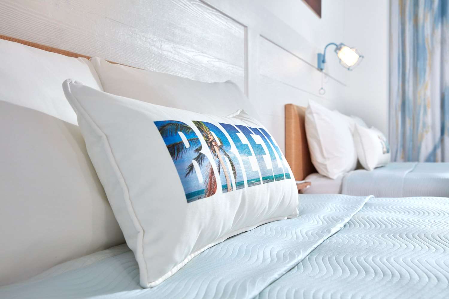 Universal's Endless Summer Resort - Dockside Inn and Suites 8/25