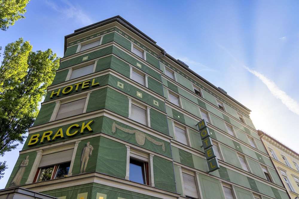 Hotel Brack 1/32