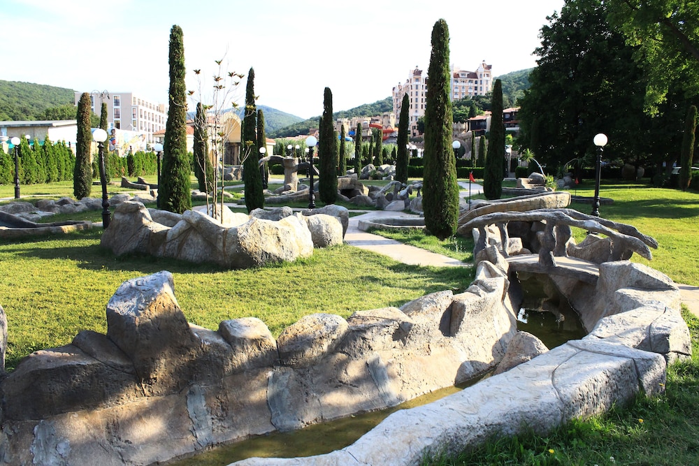 Royal Castle Design and Spa Hotel 44/50