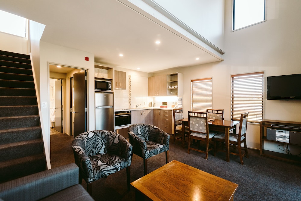 Garden Court Suites And Apartments 37/75