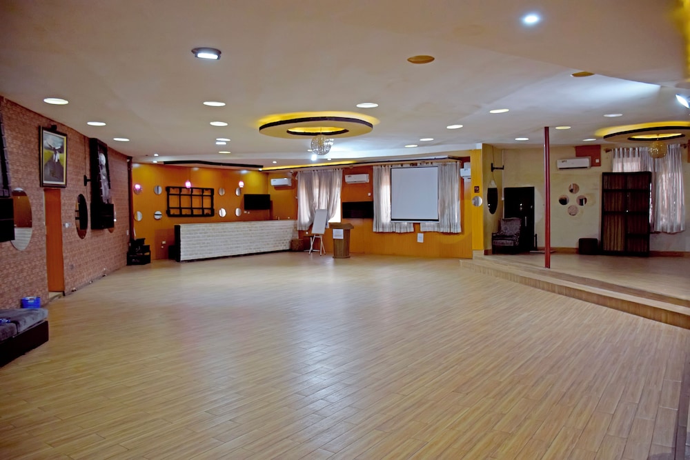 Sandralia Hotel 2/44
