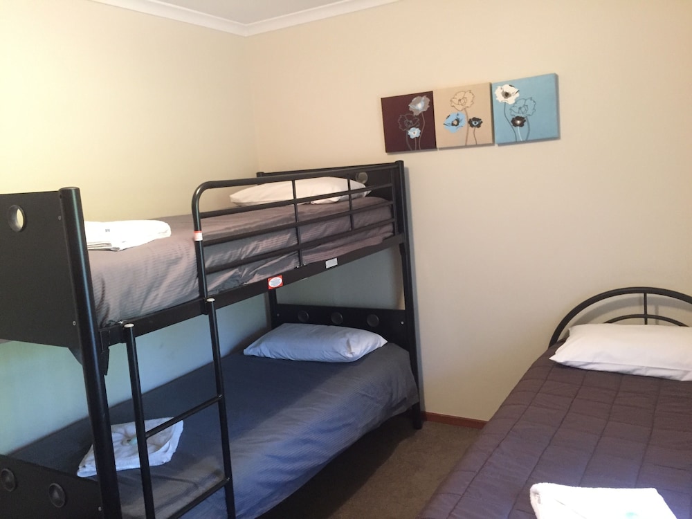 WARRAGUL VIEWS MOTOR INN 25/65