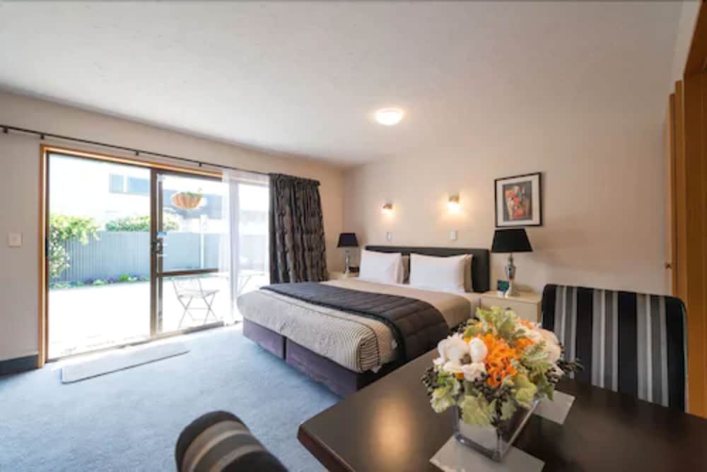 Strathern Motor Lodge 22/59