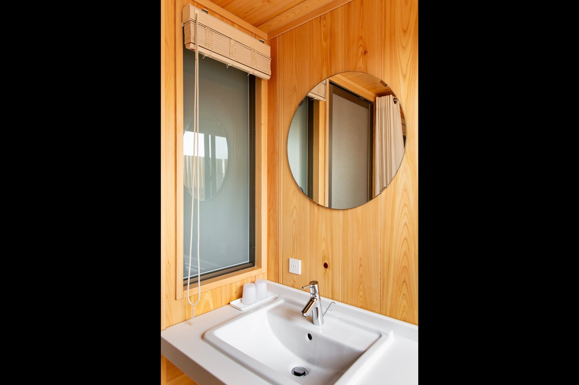 DELUXE, TWIN BEDS, PRIVATE BATHROOM