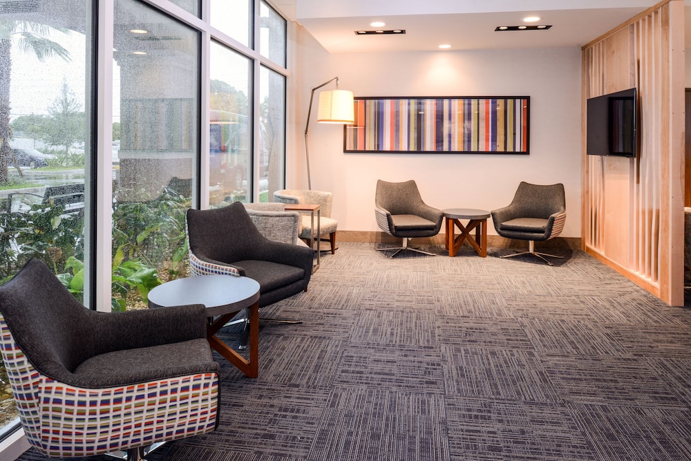 Holiday Inn Express Suites St Petersburg Seminole Area 50/74