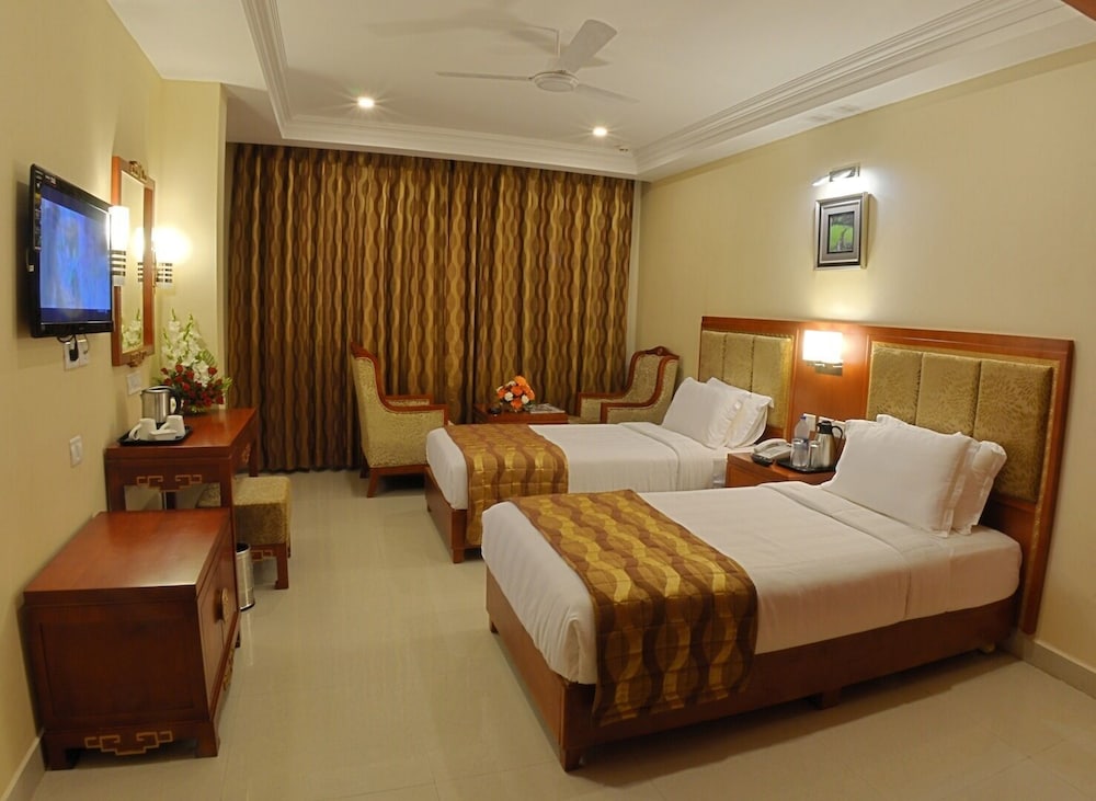 Metro Grand Hotel 11/42