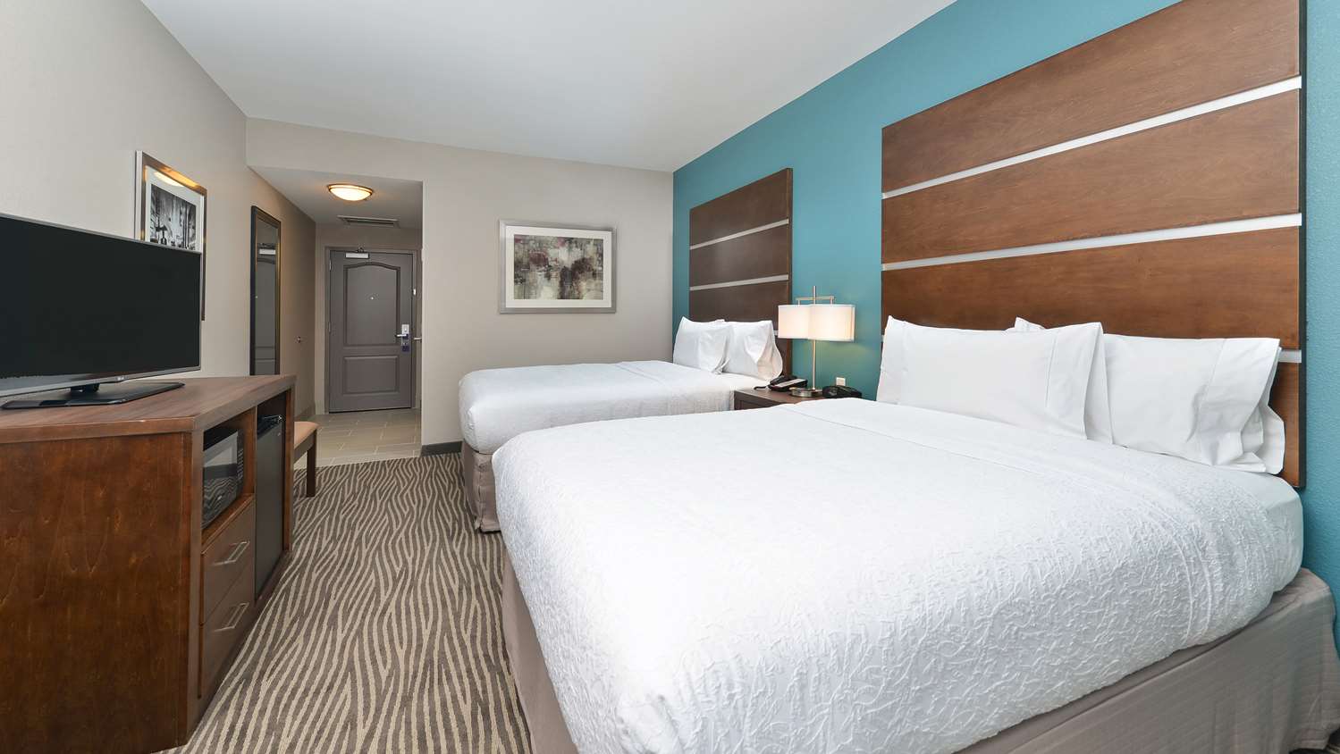 room, 2 queen beds, river view