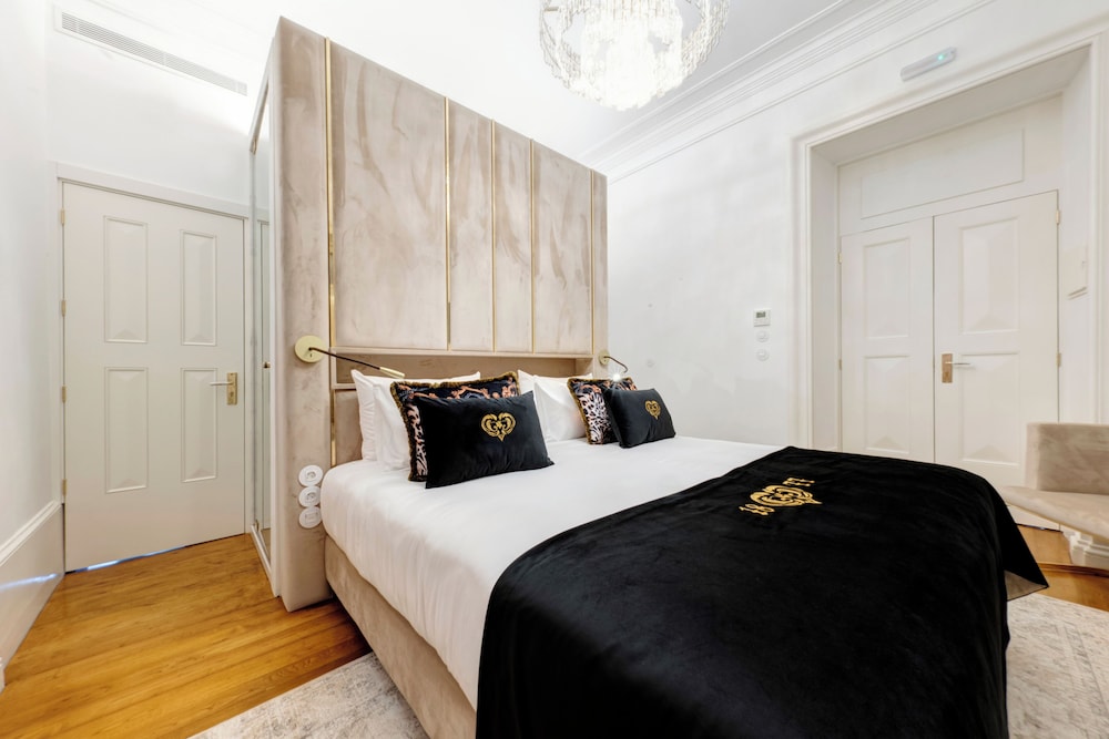 1877 Estrela Palace 7/44
