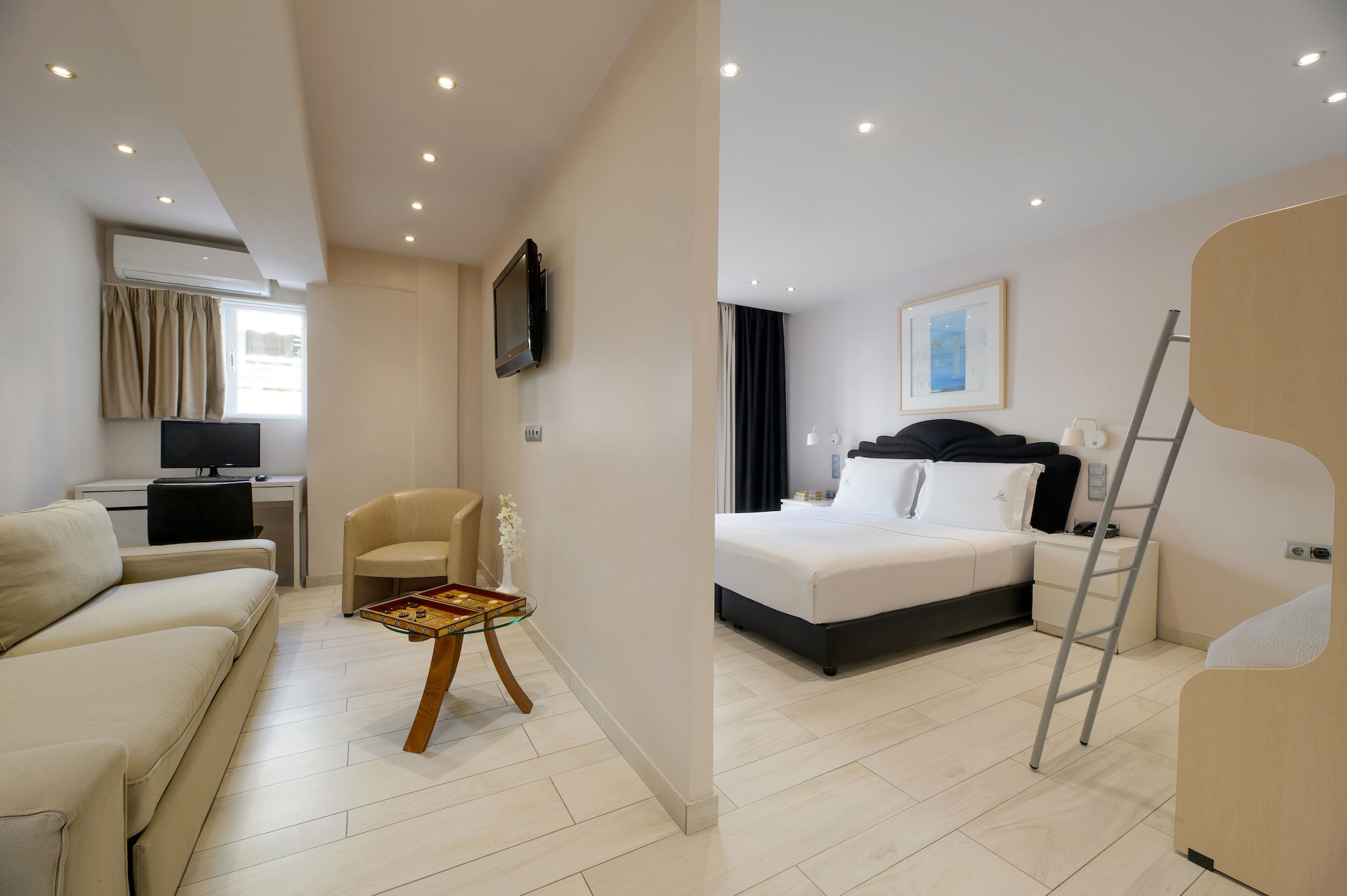 غرفة عائلية بسرير كينج وسريرين منفصلين، Piraeus City Hotel 5/10