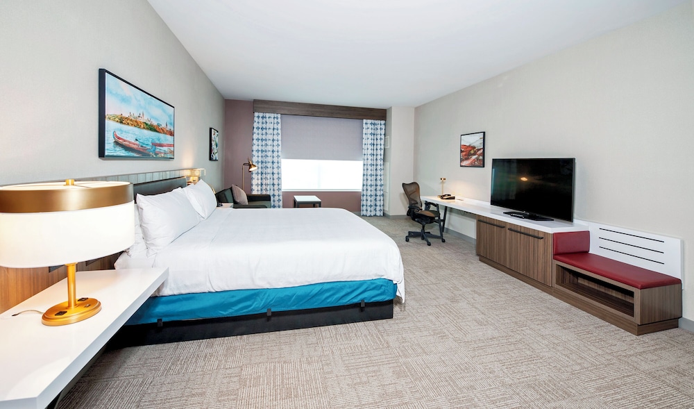 DELUXE, KING BED