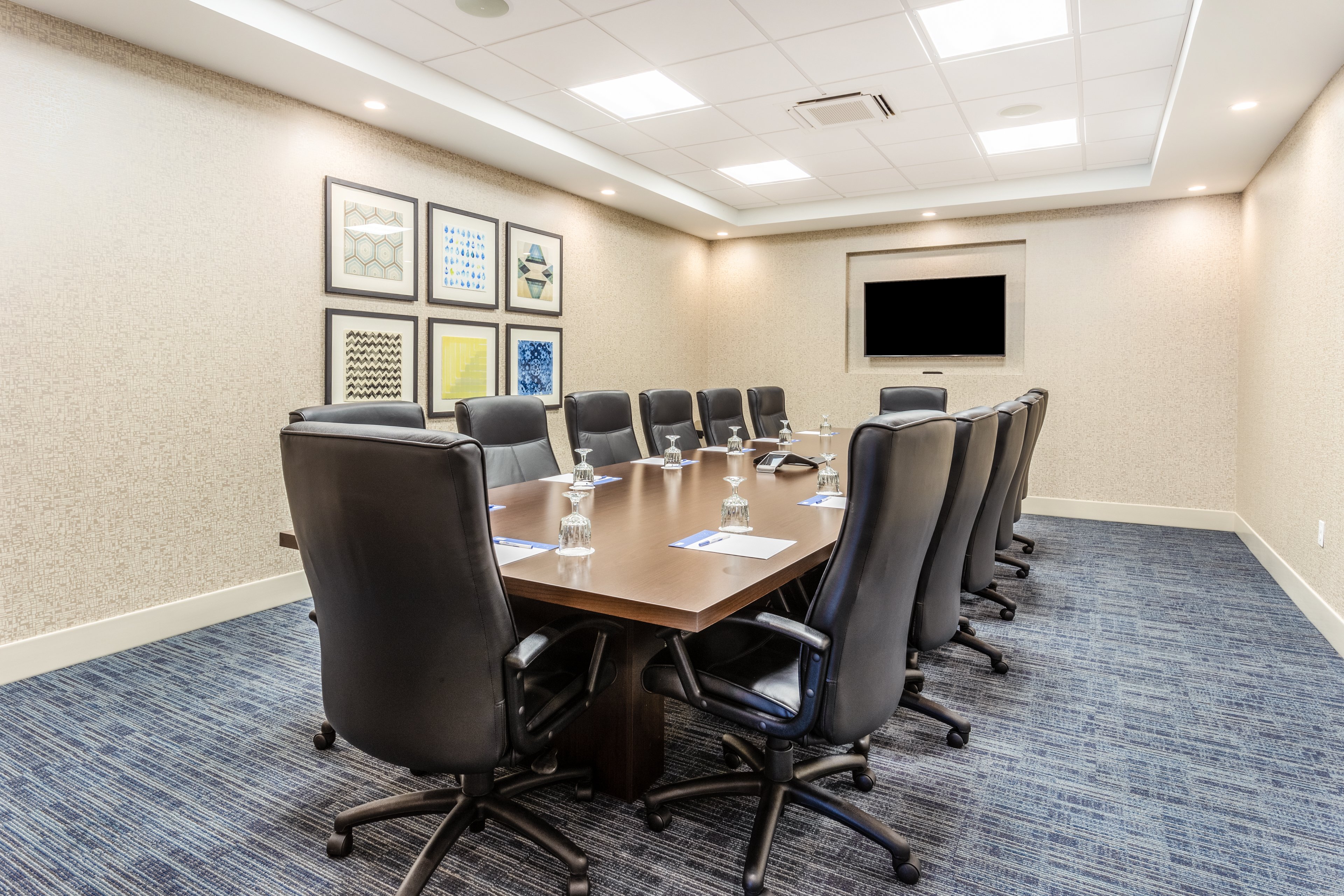 Holiday Inn Express Suites Springfield North 50/60