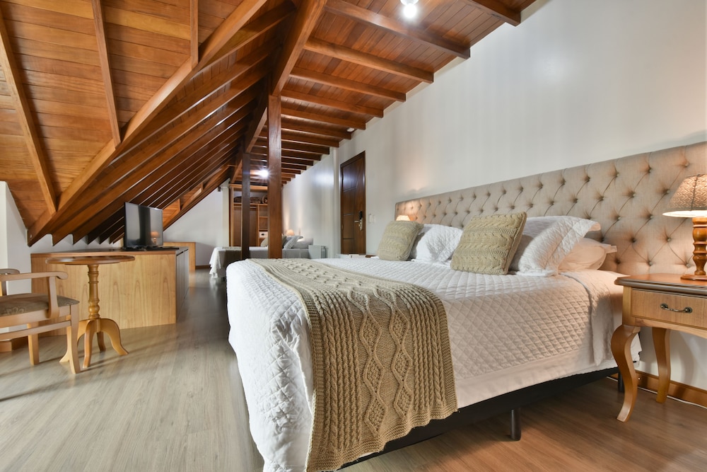Micheline Hotel Tricot 32/71
