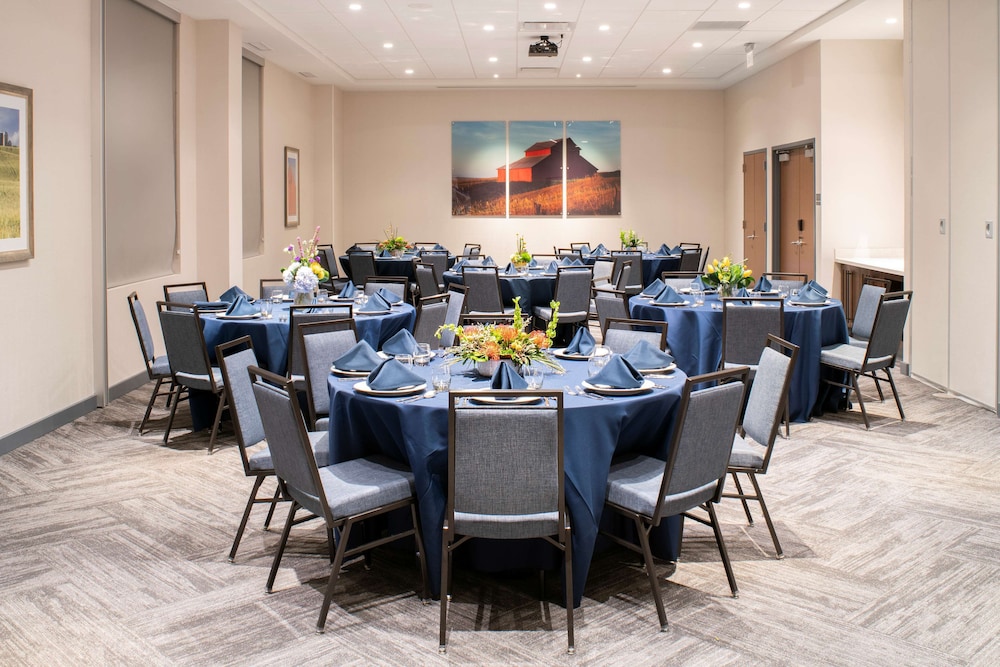 Hyatt House East Moline/Quad Cities 40/47
