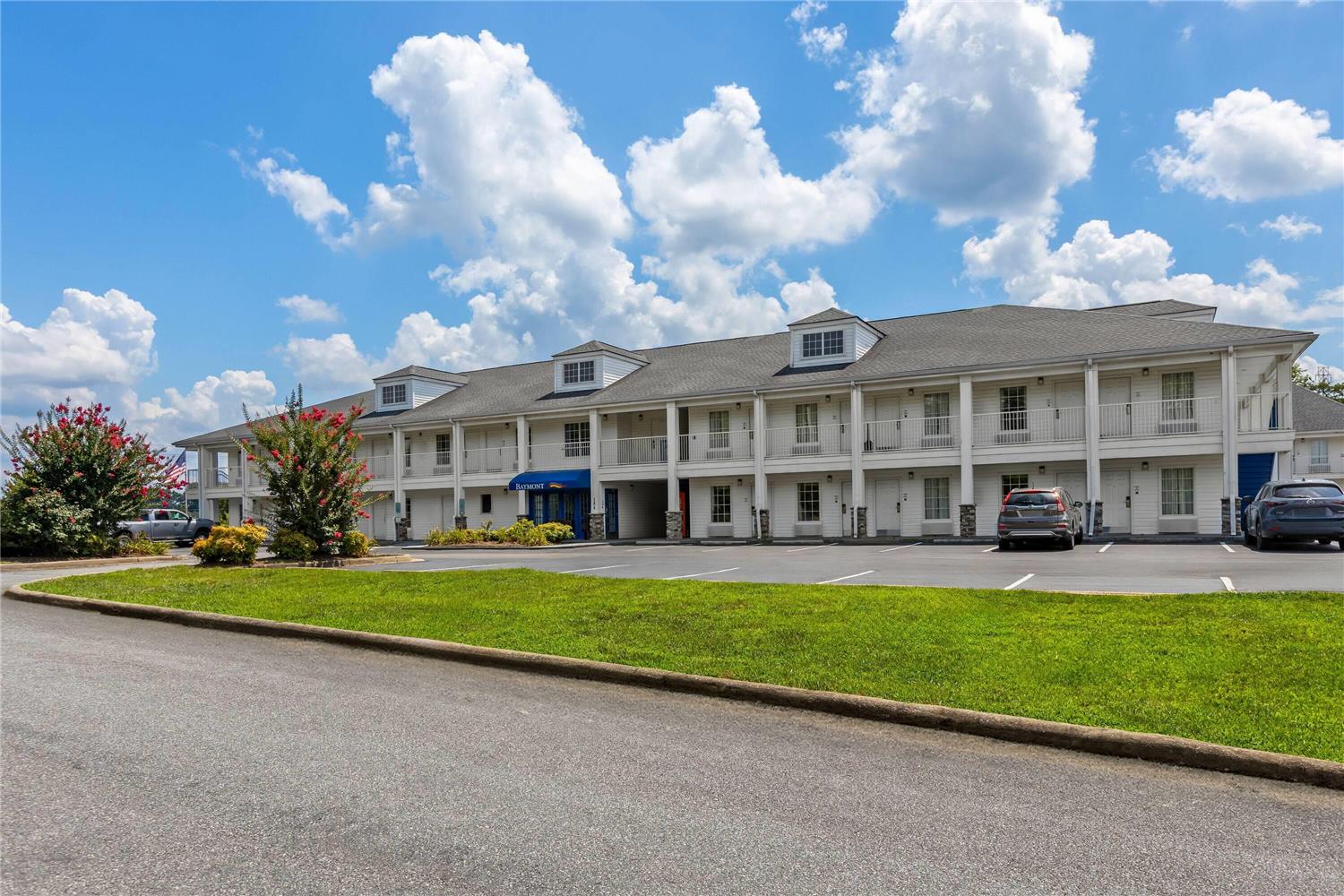 Baymont By Wyndham Forest City 32/36