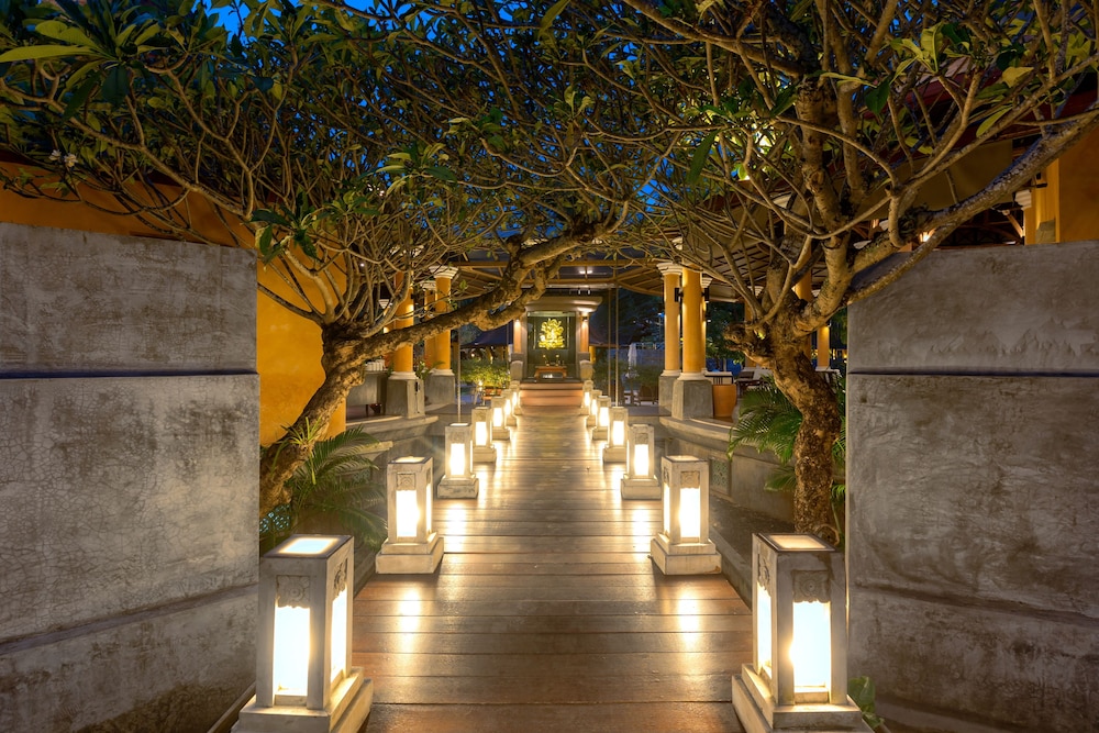 The Village Resort 32/37