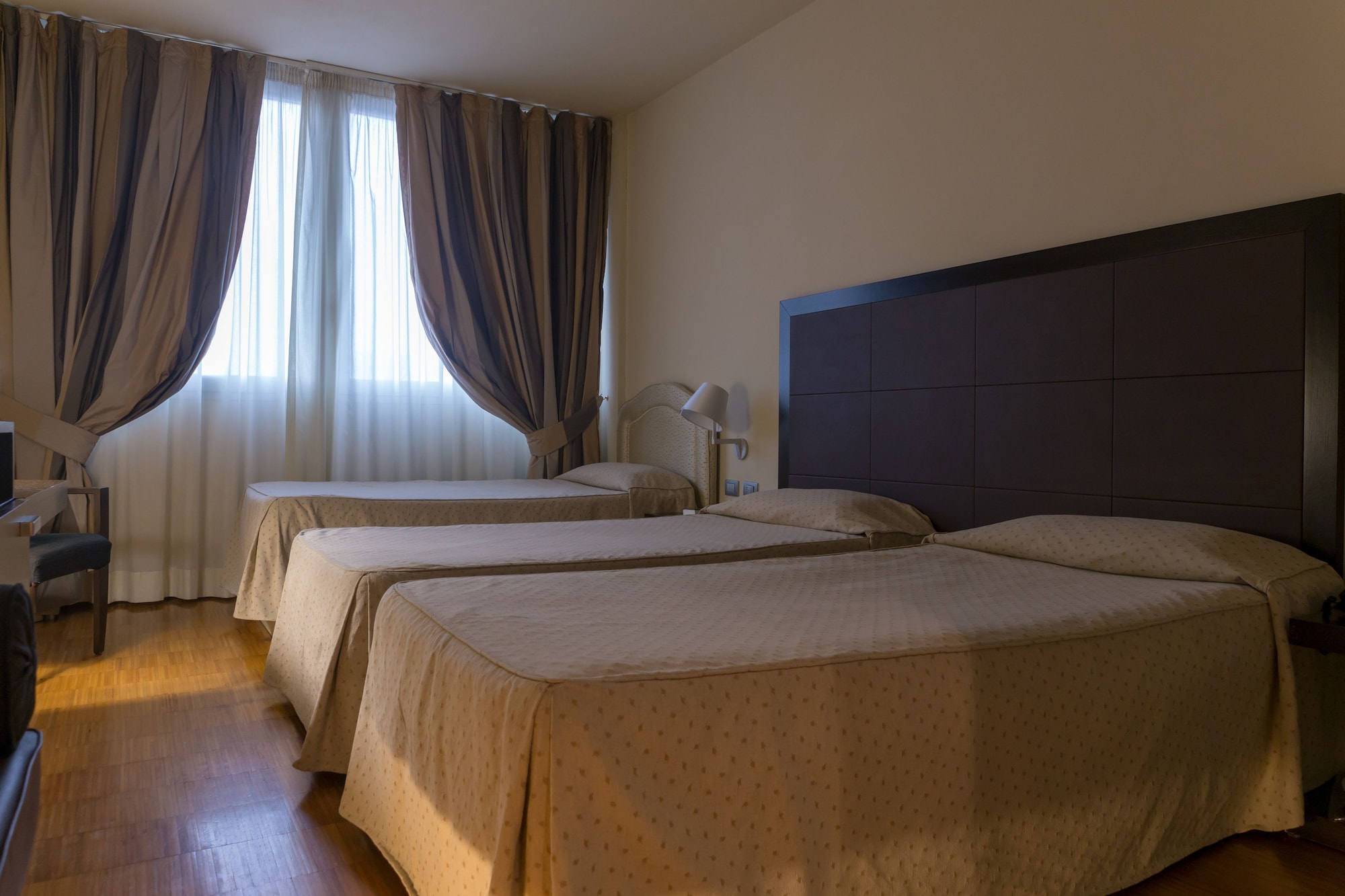 ROOM, TRIPLE, 3 BEDS
